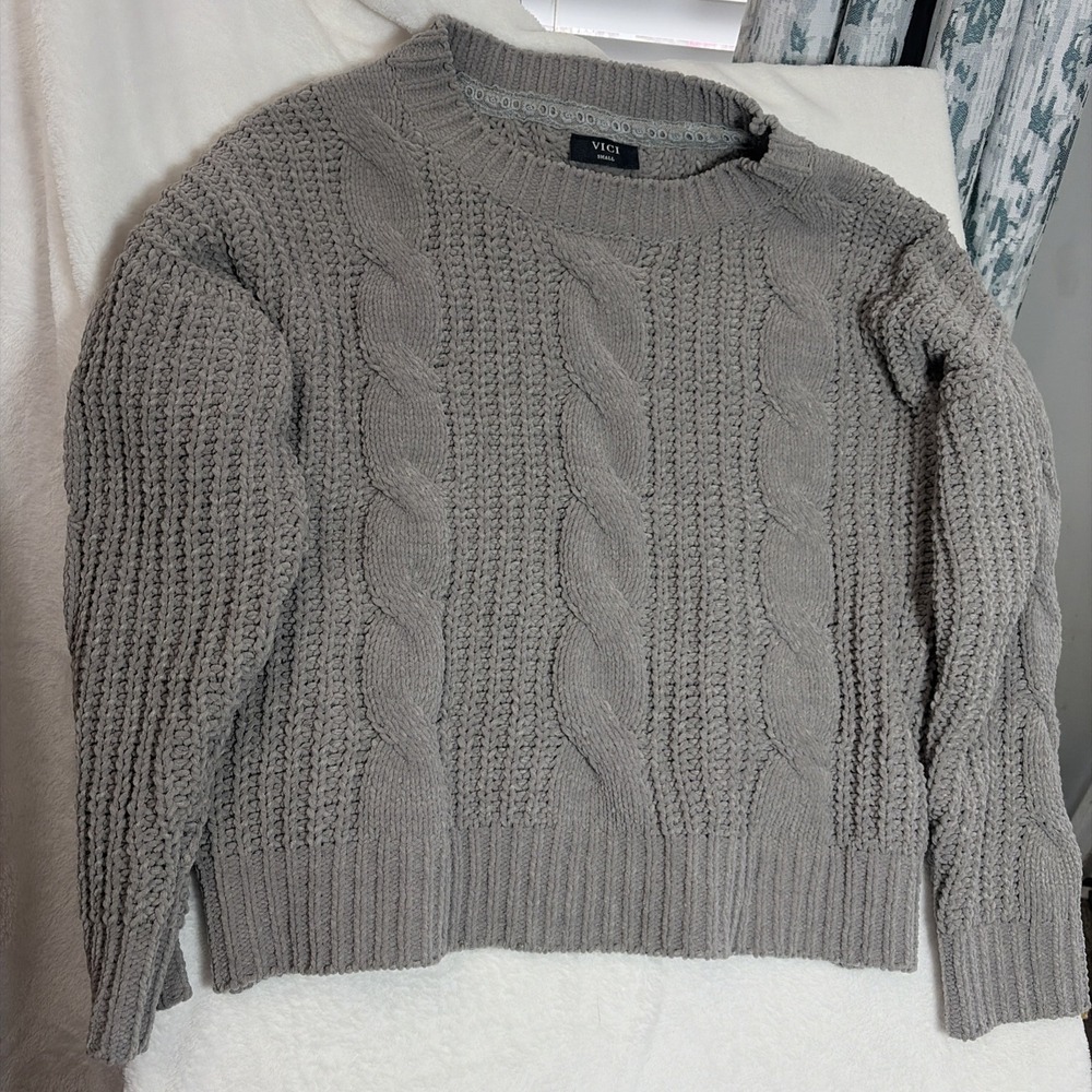 VICI Women's Cable Knit Long Sleeve Sweater‎ Size Small Gray Crew Neck Pullover